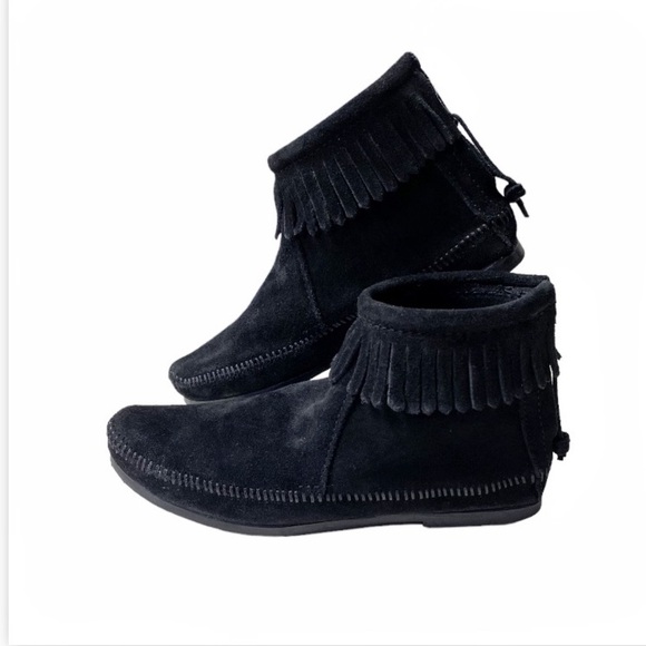 MINNETONKA Black Suede Back Zip Hard-sole Bootie Size 7 - Picture 6 of 15